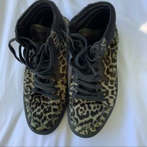 Saint Laurent Paris
Animal Hair Print Sneakers